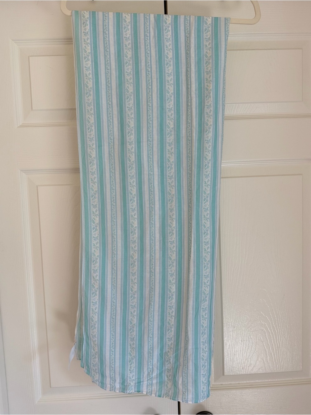 NWOT Minnow Women’s Linnear Floral Sarong One Size